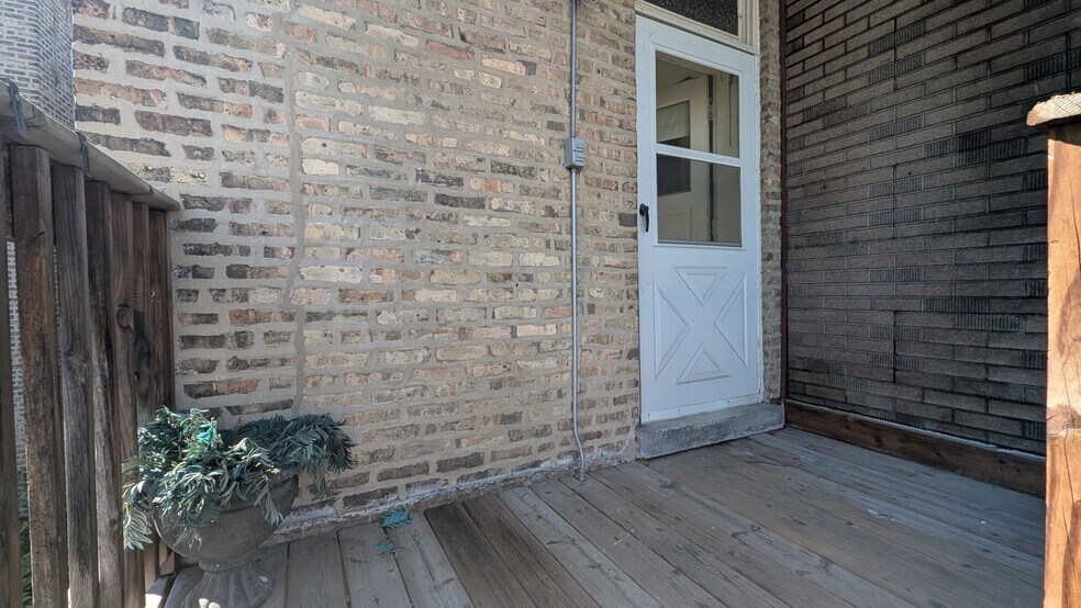 Building Photo - 5707 N Campbell Ave