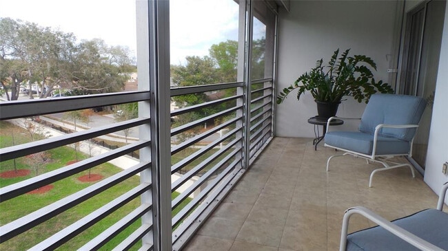 Building Photo - 2001 Granada Dr