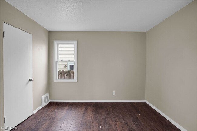 Building Photo - 18721 Fairway Ave