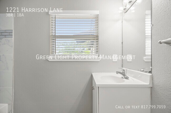 Building Photo - 1221 Harrison Ln