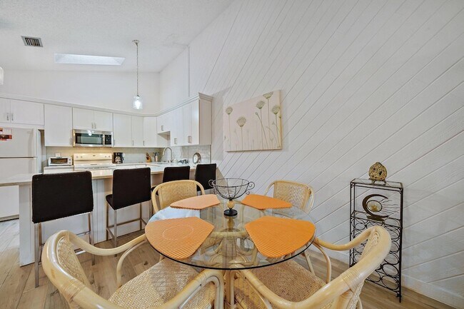 Building Photo - 1801 S US Hwy 1