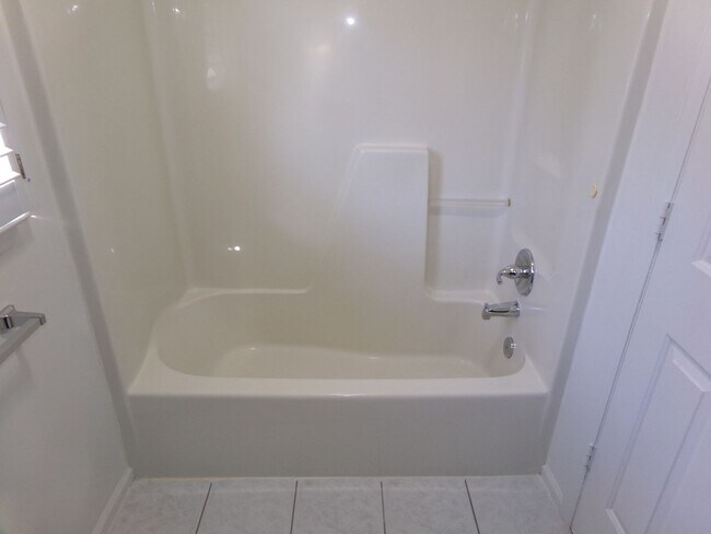 Building Photo - Well-kept 3 bedroom 2 1/2 bath home in the heart of Clemmons