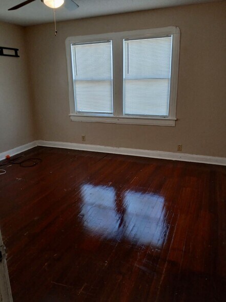 Building Photo - 425 Highway Dr