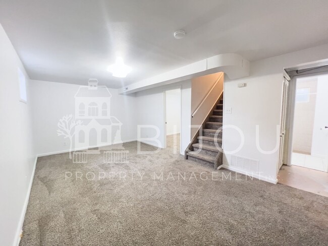 Building Photo - Lovely Four Bedroom