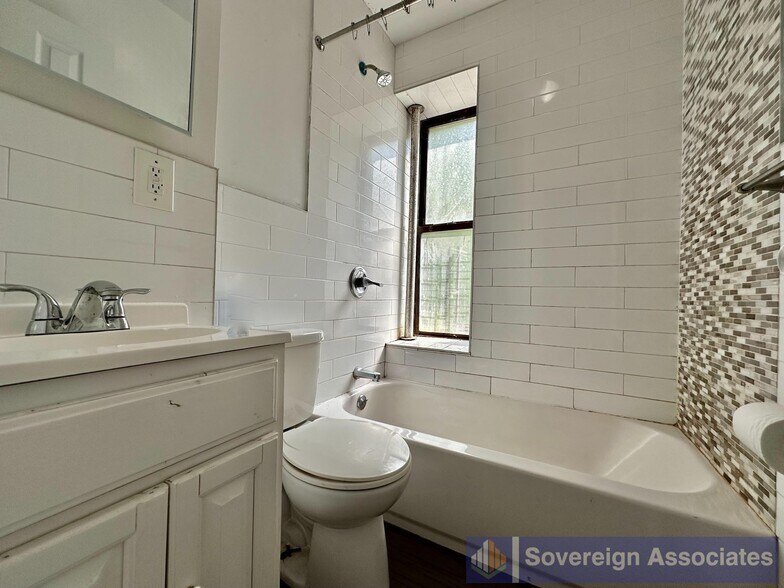 Building Photo - 518 W 204th St