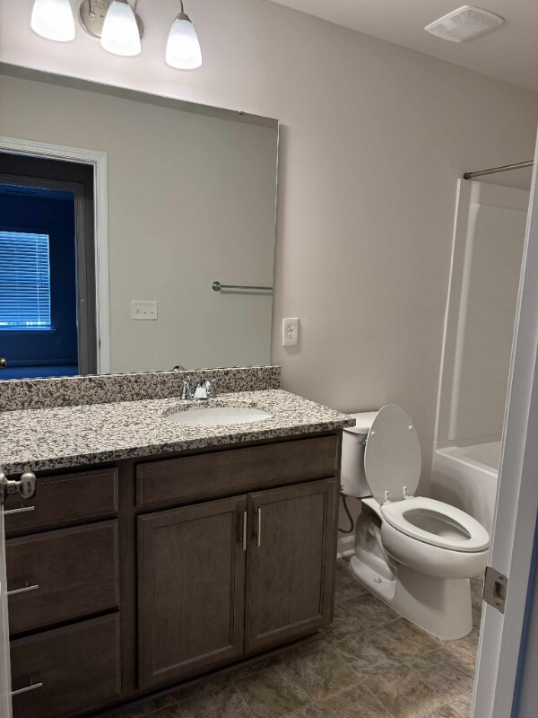 Building Photo - 2041 Dy Lily Dr
