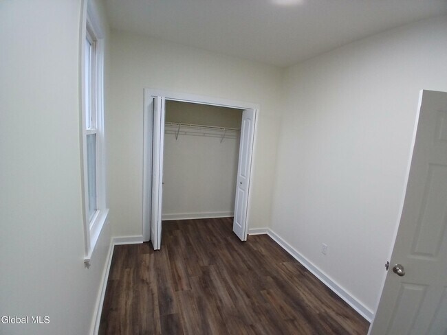 Building Photo - 91 Park Ave