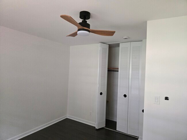 Building Photo - 2401 Winshire Dr