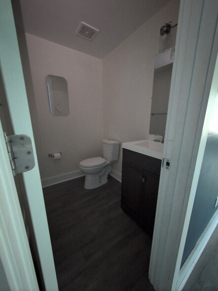 Building Photo - 1505 Delevan St