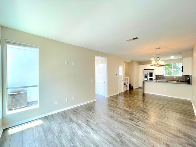 Building Photo - Modern 3 story 3B/3.5BA Ocean Beach Home w...