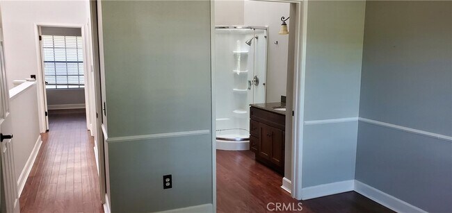 Building Photo - 3 Lakepines-