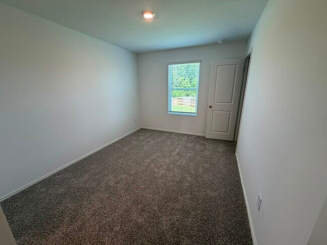 Building Photo - 6003 Pineapple St