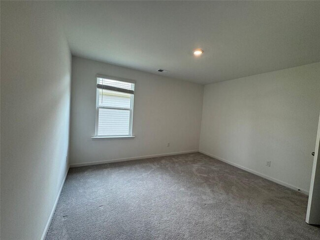 Building Photo - 204 Peregrine Point