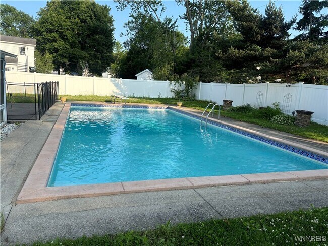 Building Photo - 97 Tartan Ln