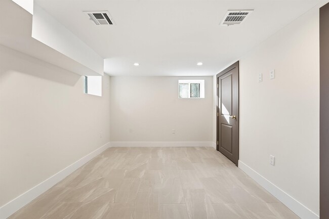 Building Photo - 25 Lembeck Ave