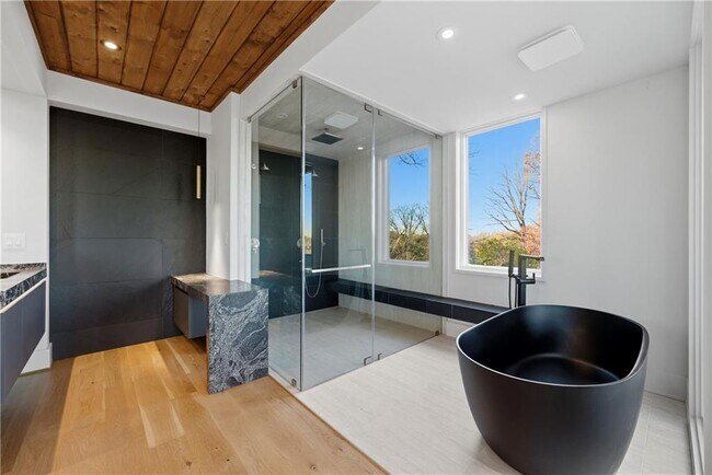 Building Photo - 1033 Reeder Cir NE