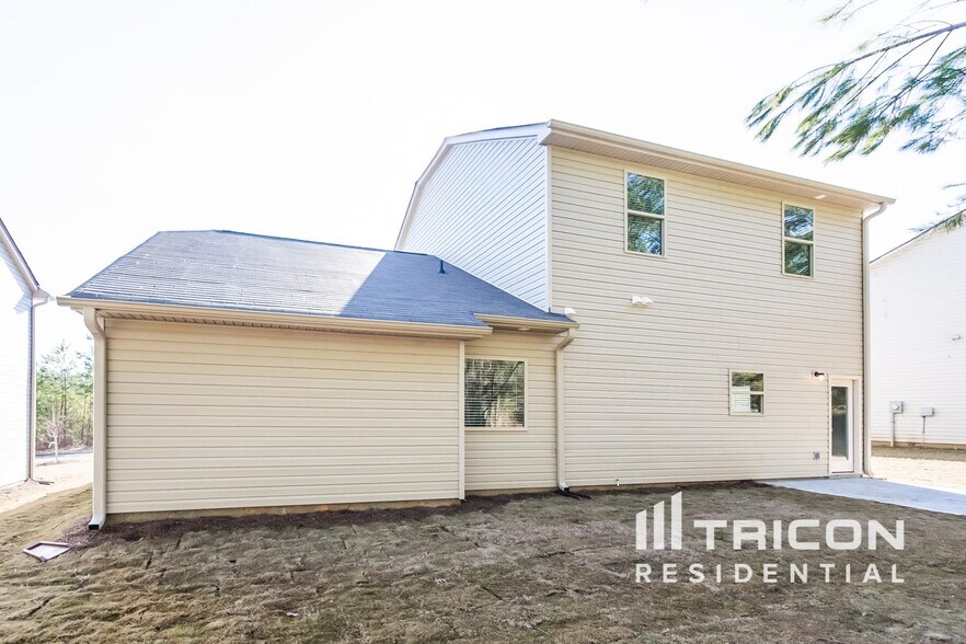 Building Photo - 347 Hawthorn Dr