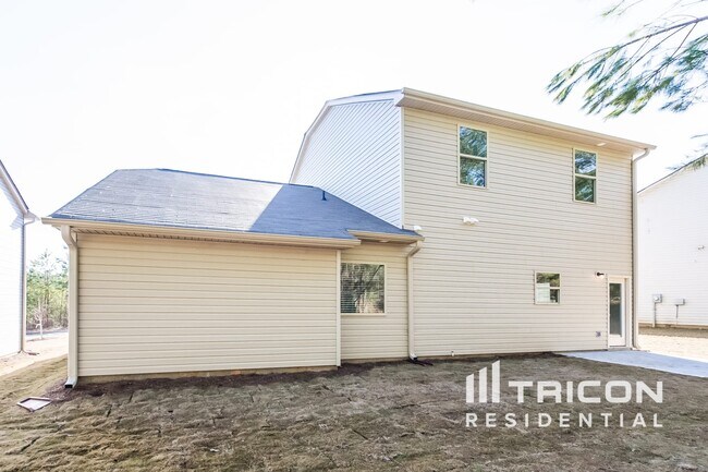 Building Photo - 347 Hawthorn Dr