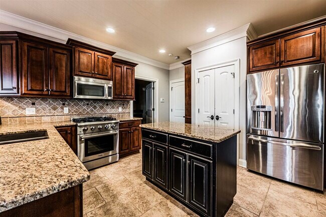 Building Photo - 730 Bennington Park Dr