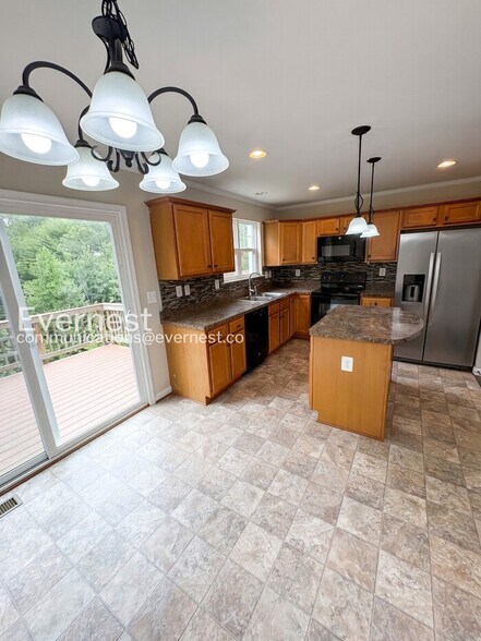 Building Photo - 2342 Silver Fox Way