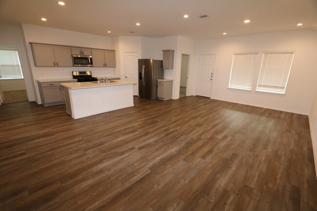 Building Photo - 24808 Sugar Pine Cone St