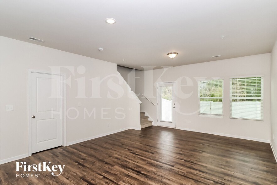 Building Photo - 9422 Village View Ct NW
