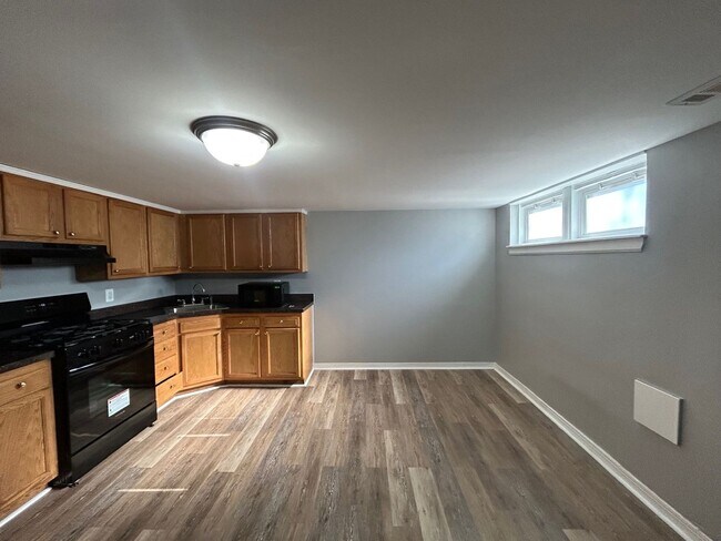 Building Photo - Baltimore - 4 bedrooms and 3 Bathrooms Available!