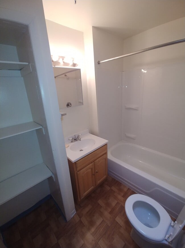 Building Photo - Olney Area-Great rental home