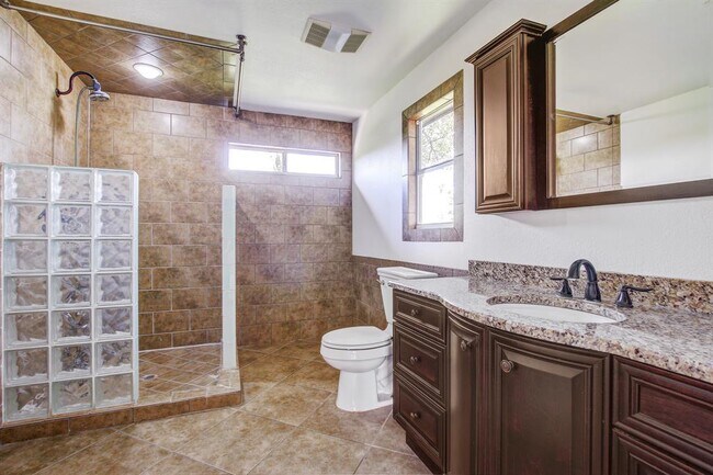 Building Photo - 16803 Bailey Jean Dr