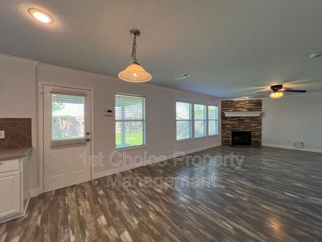 Building Photo - 9221 Comanche Ridge Dr