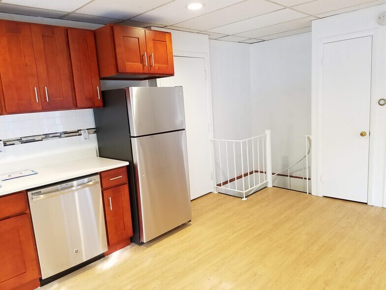 Building Photo - 214 Brookline St