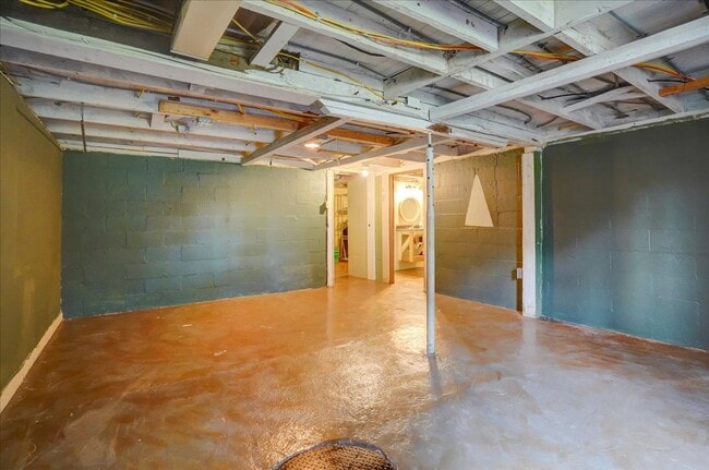 Building Photo - 4517 Field Ave