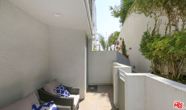 Building Photo - 171 N Church Ln