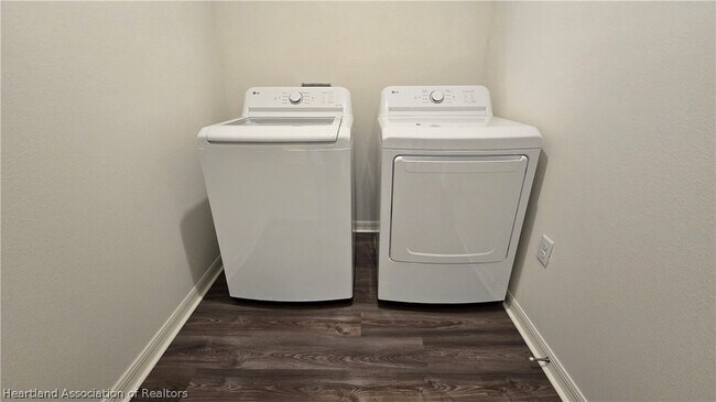 Building Photo - 1260 Stone Ridge Cir