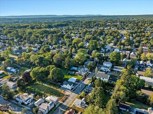 Building Photo - 138 Elm St
