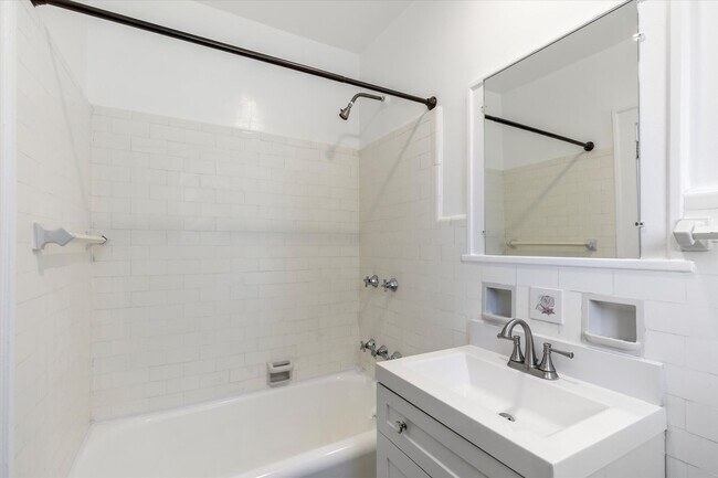 Building Photo - Bright & Versatile 2BR Condo in Bloomfield...