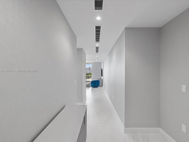 Building Photo - 220 SE Mizner Blvd