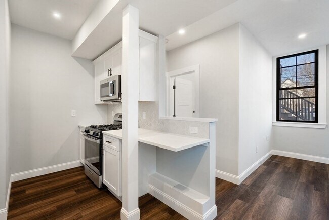Building Photo - 31 Monadnock St
