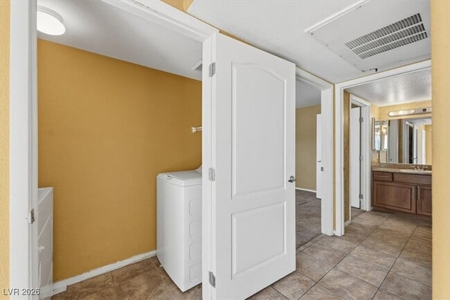 Building Photo - 2300 E Silverado Ranch Blvd