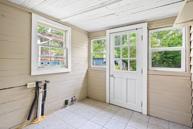 Building Photo - Home For Rent Near Historic Downtown Clark...
