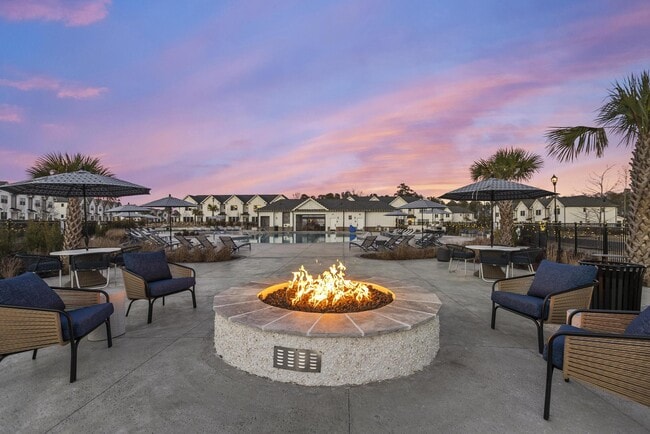 Building Photo - Townes at Blake Farm