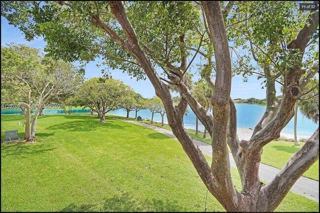 Building Photo - 10521 Mahogany Key Cir