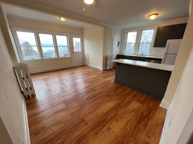 Primary Photo - 10 S Eckar St