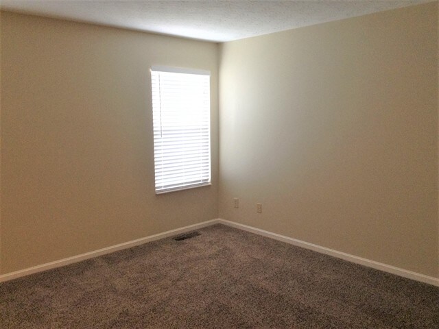 Building Photo - 3684 Bristol Lake Dr