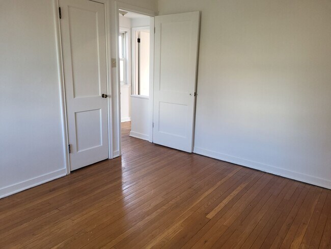 Building Photo - Two bedroom one bath in Dravosburg! Available now!