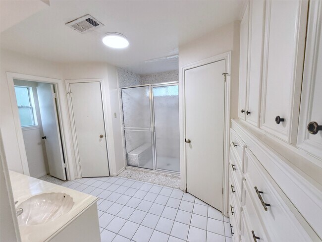 Building Photo - 13103 Holston Hills Dr