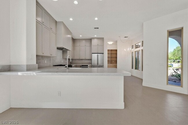 Building Photo - 11 Fountainhead Cir