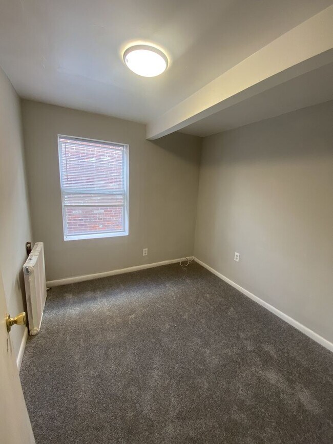 Building Photo - 663 Kohn St