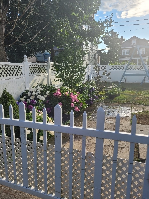 Building Photo - 107 Ash St