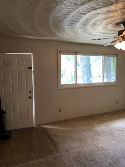 Building Photo - 2254 Wolf St